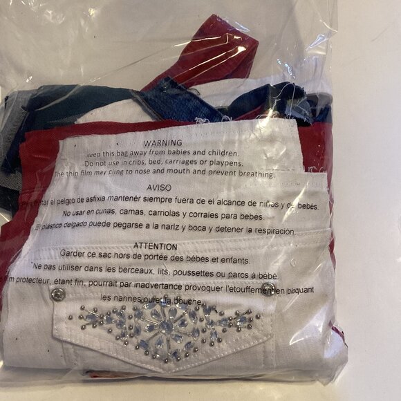 A Bundle of Denim Scraps Recycling Fabric Material Quilting Sewing Jean Pockets - Picture 12 of 12